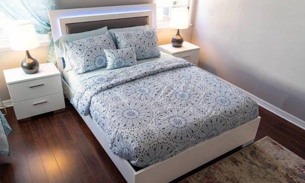 NoHo Arts District Apartment | 3 Bedroom Single family L-576154 by Houzlet