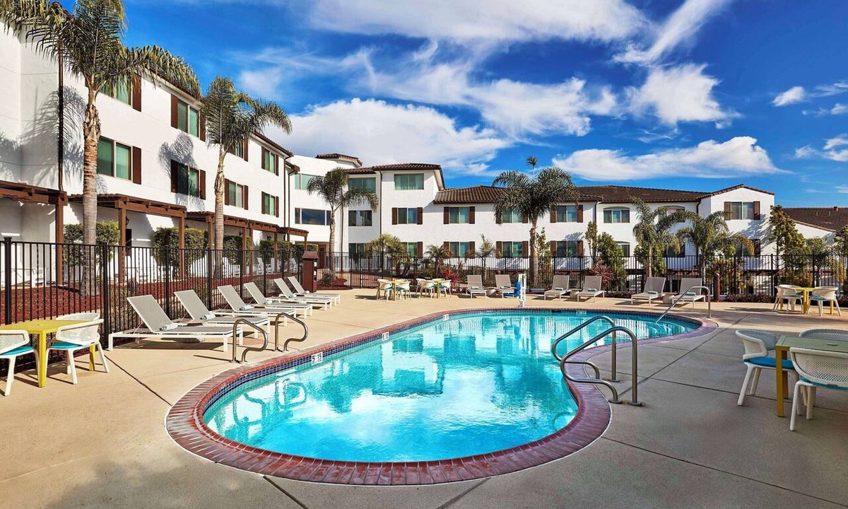 Pismo Beach Hotel | 3 Classic Units of 2 Queens Room| Pool, Free Parking, 1.5 mi to Pismo Beach Pier