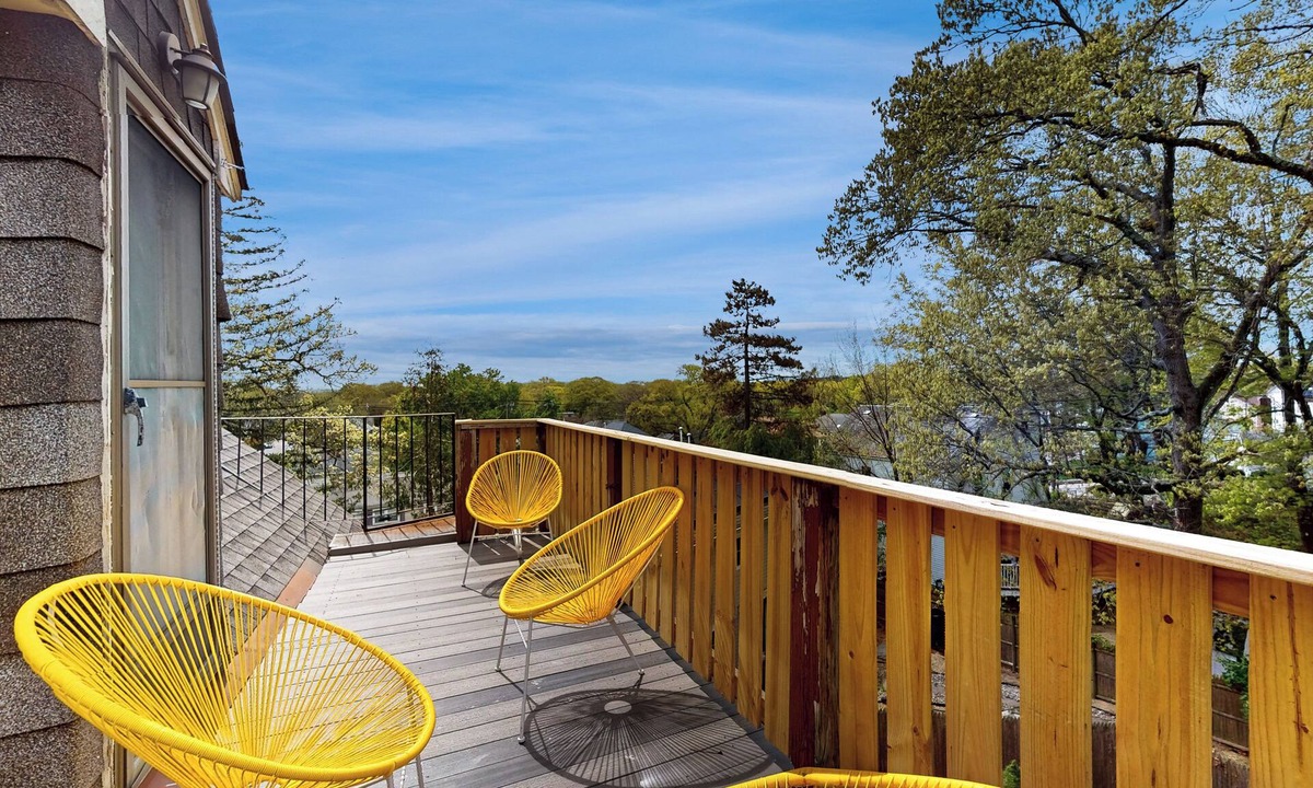 West Street - River Street Condo | 3 Mi to Franklin Park Zoo! Bright Residential Stay