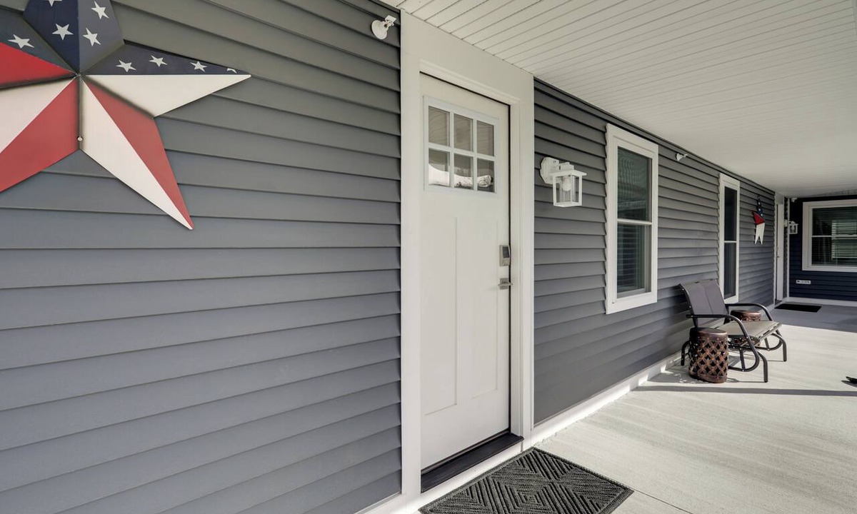 Wareham Apartment | 3 Mi to Onset Beach & Village! Pet-friendly Apt