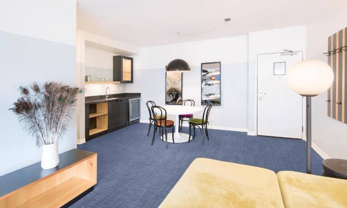 Venice Hotel | 3 Room with Panoramic Views + FREE Breakfast | Unwind in Boutique Beachside