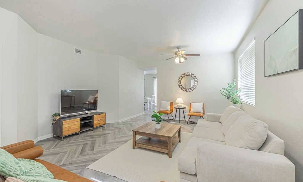 Palmdale House | 30nights min｜Mainfloor Bedroom｜Pet Allowed｜Remote Lock｜Garage Access #42183