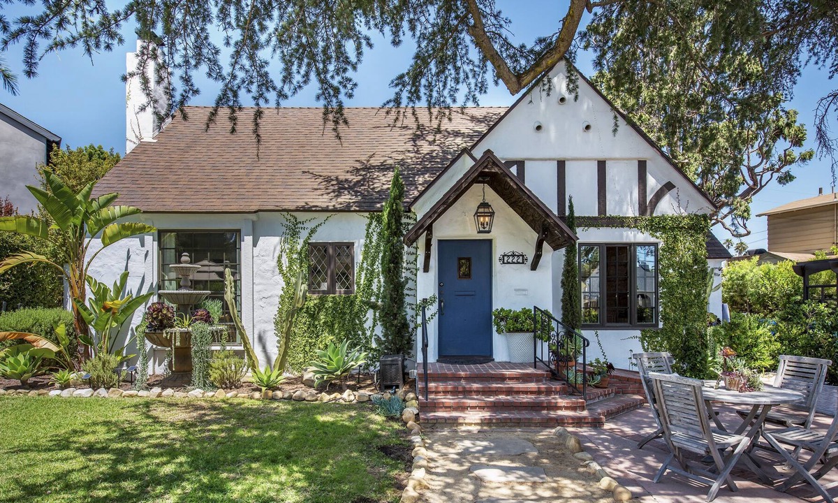 East San Roque House | 31 night stay minimum. Charming 1929 English Tudor in the heart of San Roque!