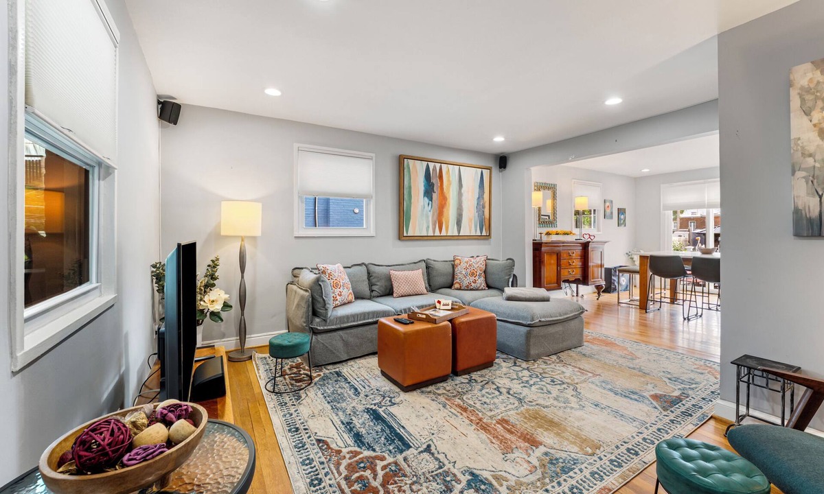 Lower Central NE House | 3BR/2.5 BA Queen Beds, pets OK near Cap Hill