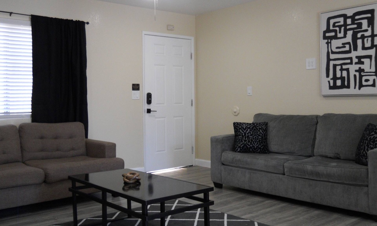 Hanford House | 3BR/2BA Home with 2 King Beds & Modern Bathrooms