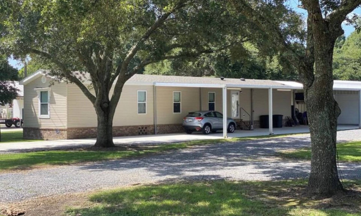 Gonzales House | 3BR/2BA premium home on quiet street