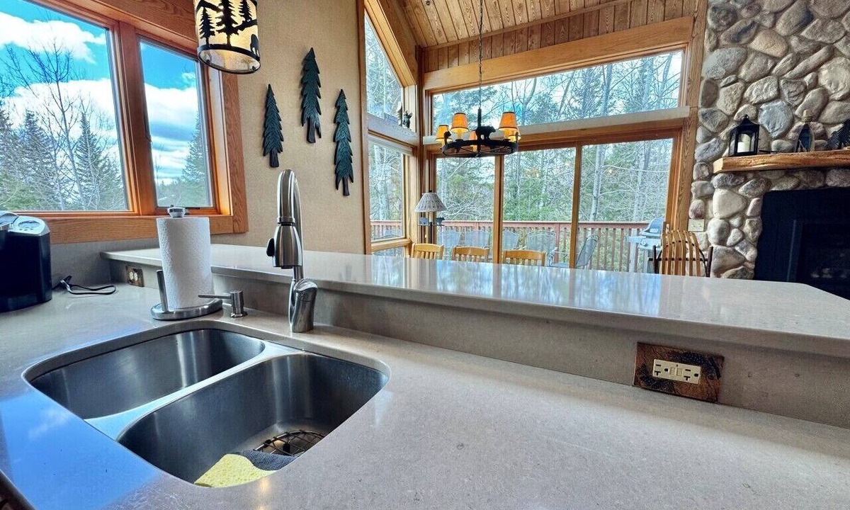Lutsen Villa | 3BR Townhome | Ski-In/Ski-Out | Pool & Hot Tub