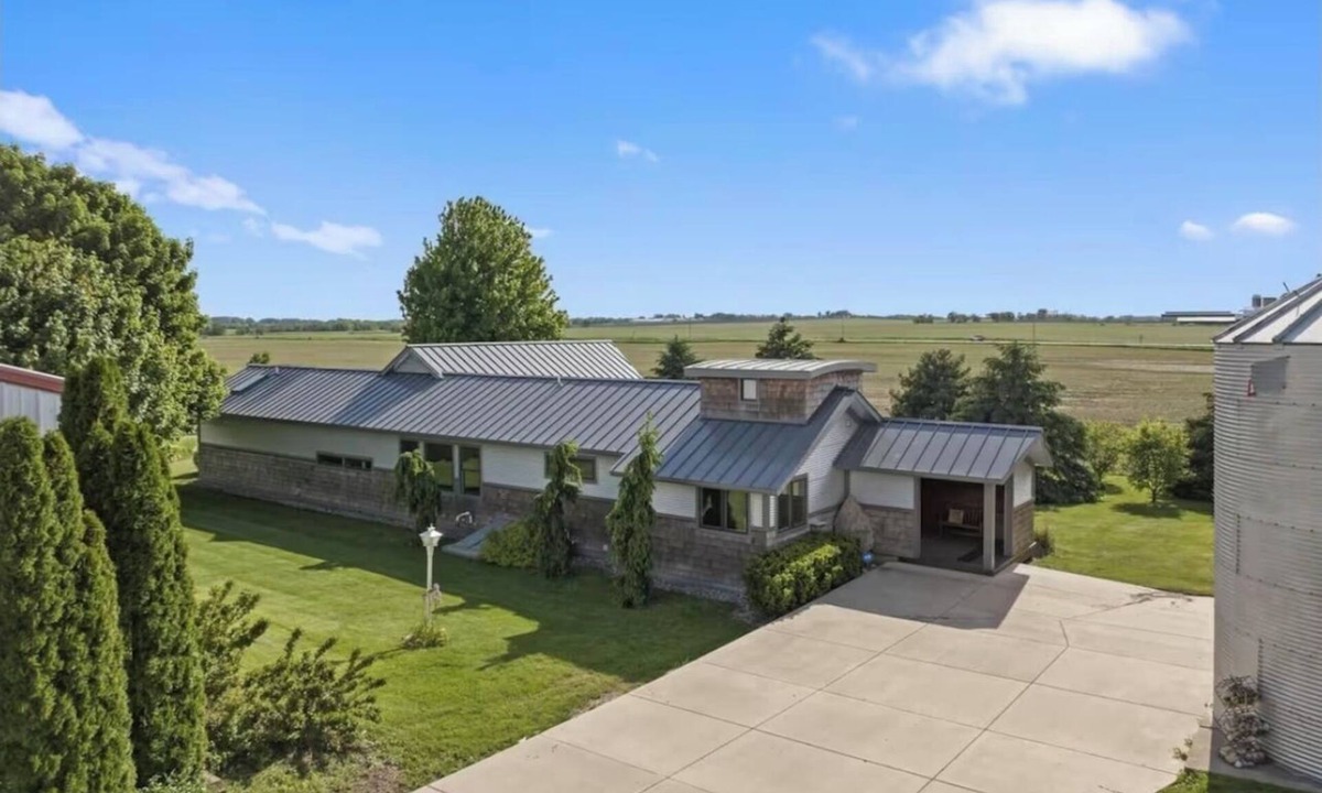 Zenda House | 4 Acres Retreat at Lake Geneva