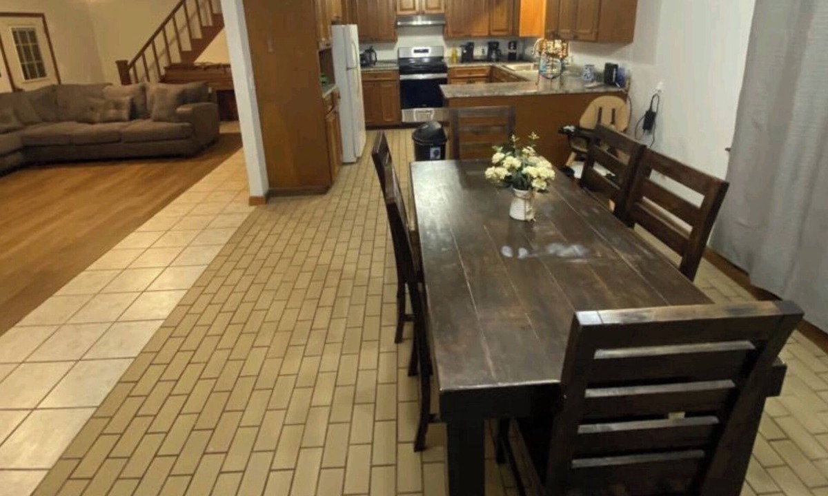 Purvis House | 4-bedroom farmhouse in charming Purvis with WiFi, AC. Book now!
