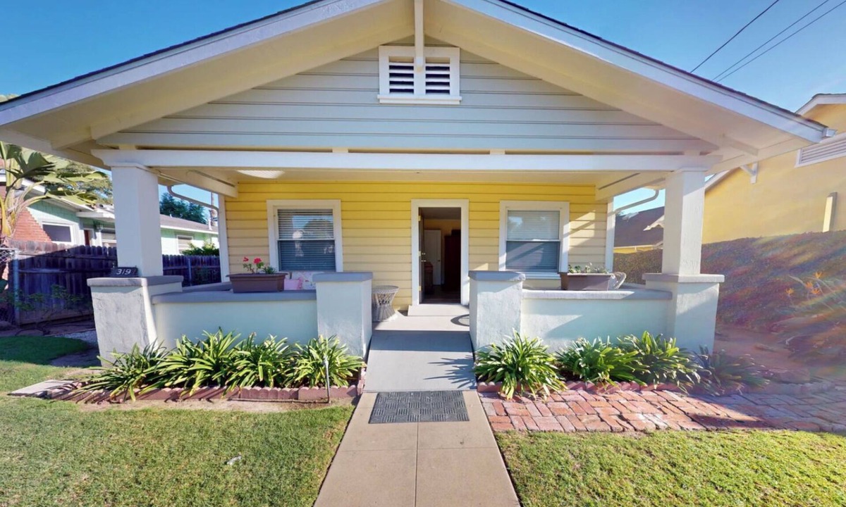 Oak Park House | 4-bedroom house in mid-town Santa Barbara with fitness equipment, AC