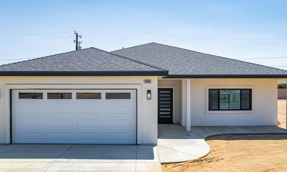 California City House | 4-bedroom house in delightful California City with AC