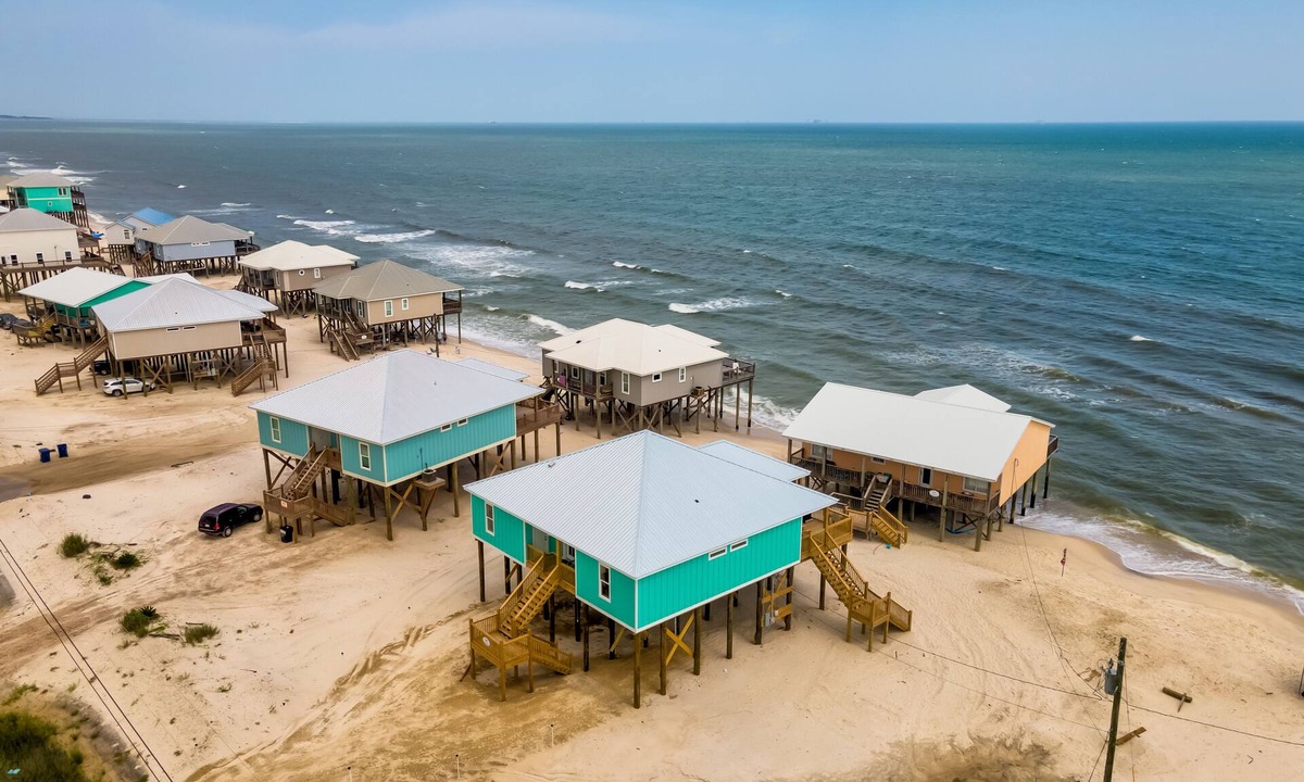 Dauphin Island House | 4 Bedroom on Beach! Hot tub! Footsteps from the water!