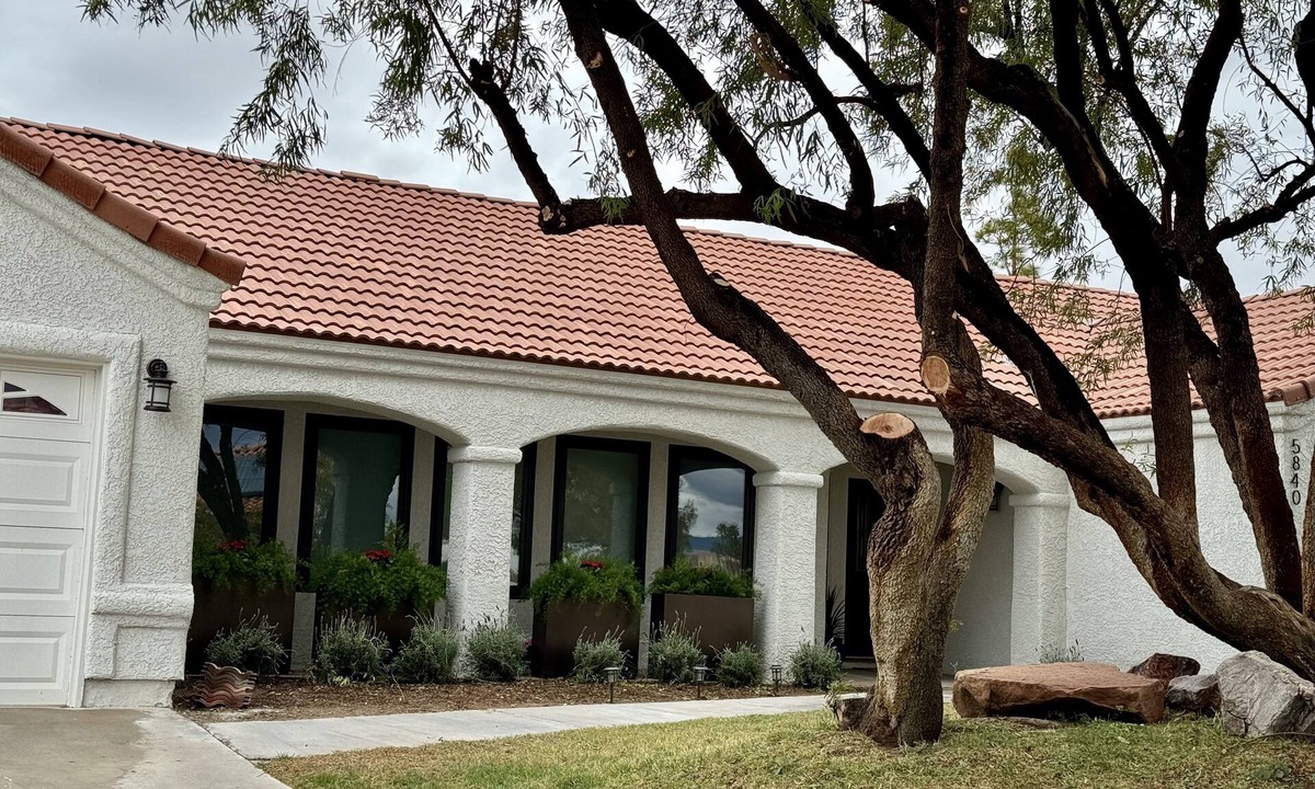Spring Valley House | 4-BR Elegant Home just 10 minutes to Strip and Stadium, Pool & Spa.