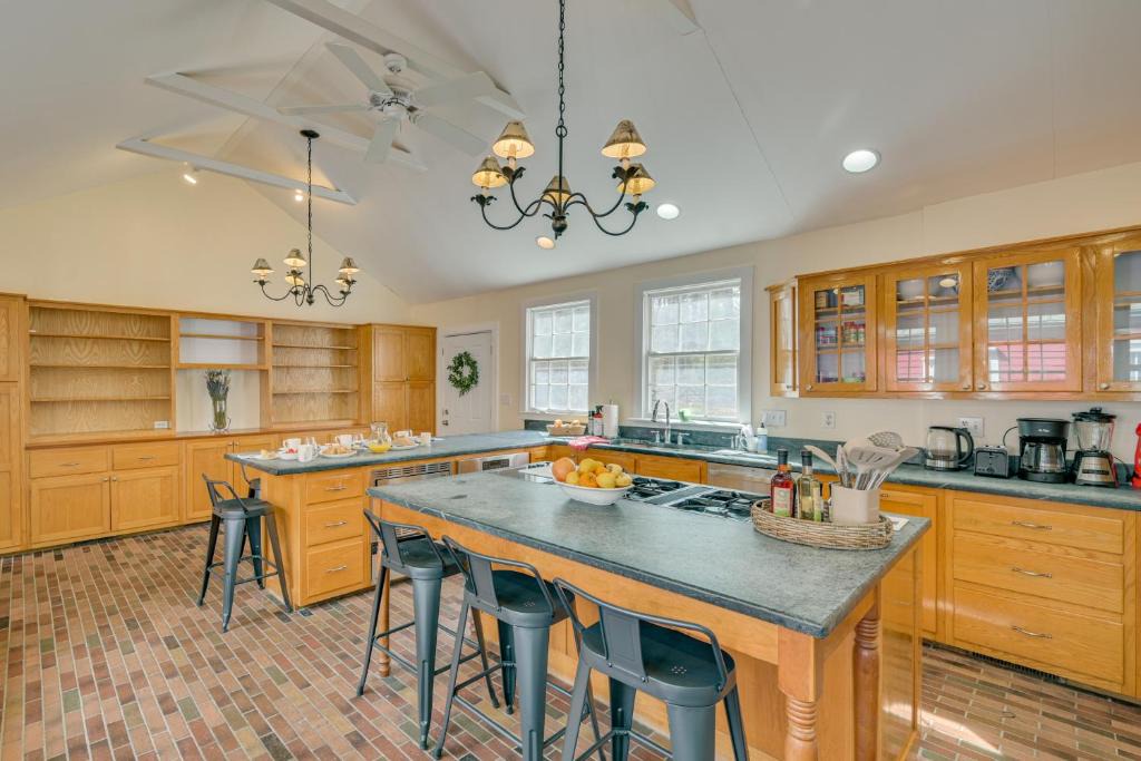 Dover House | 4 Mi to Noannet Pond: Pet-Friendly Home w/Yard