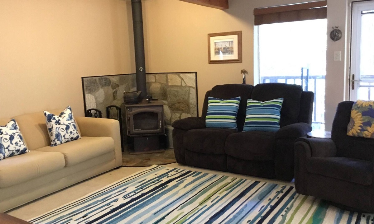 Alta Sierra House | 4-Seasons Mountain House with Hot Tub & Patio + Giant Trees everywhere!