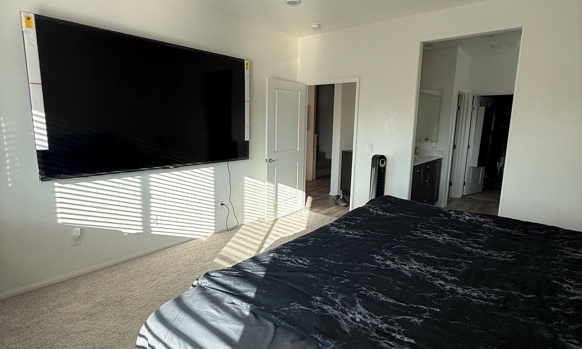 Winchester House | 5-bedroom House in Marvelous Winchester with AC/Heater