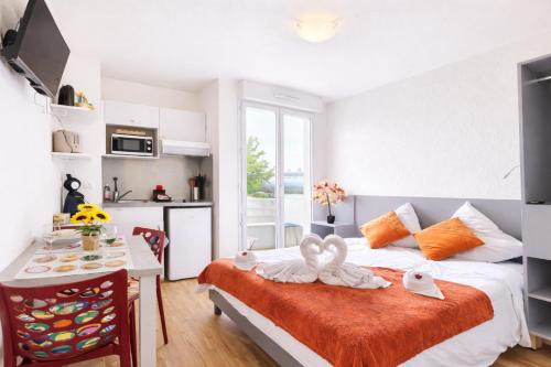 Chelles Apartment | 5 Mins to Train Station - Free Parking Space - DisneyLand - Dolce Vita I