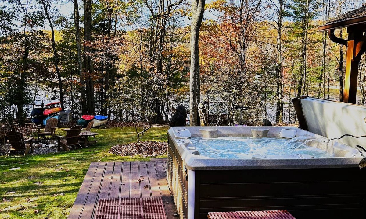 Penelacres Cabin | 5 Star Clean, Lakefront Cabin: Kayaks, Private Dock, Hot Tub & Sauna, Deep Creek