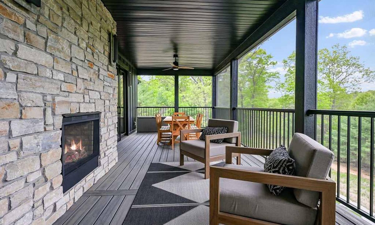 Nekoosa House | 6BR Sand Valley Lodge With Hot Tub Bar Putting Green