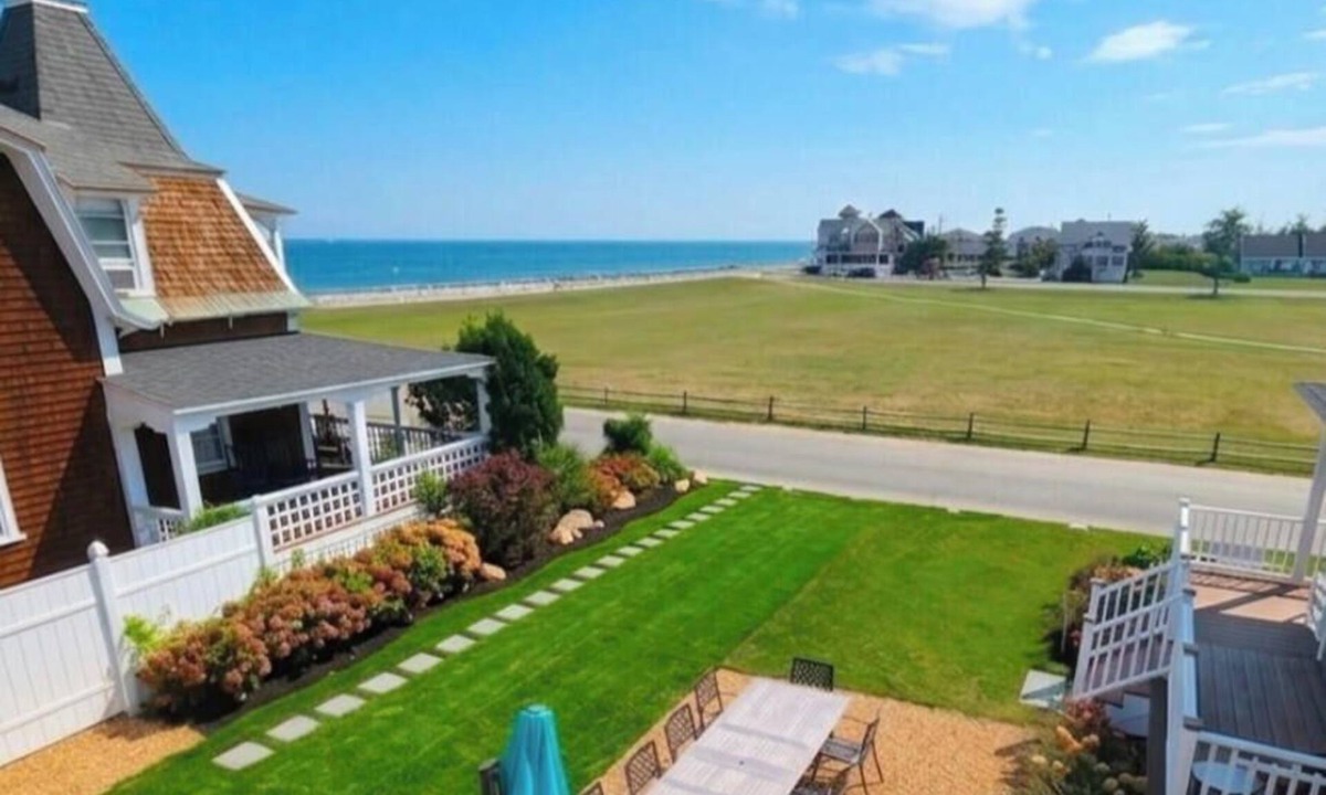 Oak Bluffs House | 9 Bedroom Home in Oak Bluffs with Ocean Views & A/C