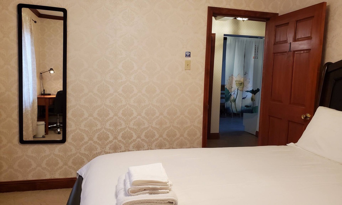Strawberry Hill Apartment | A beautiful 3BR Apartment near Harvard and MIT.