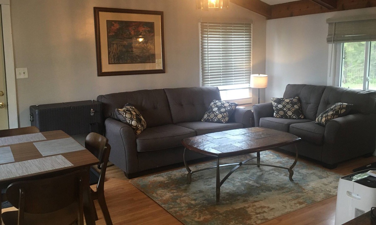 Brimson House | A cozy cottage with a beautiful view of a small private lake
