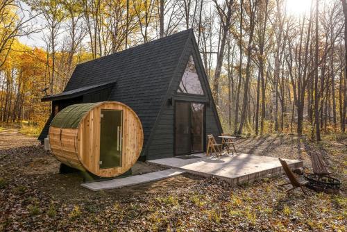Crosby Ski Chalet | A-Frame Paradise: Retreat with Exclusive Steam Sauna in Mission Township