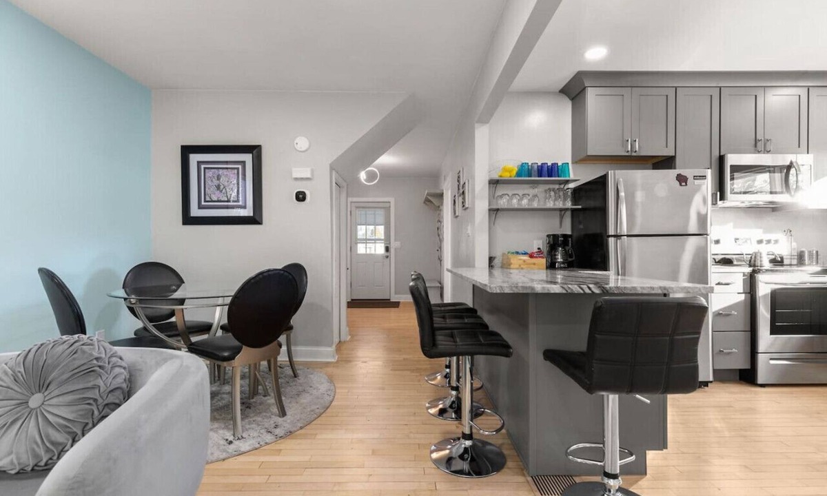 Appleton House | A Fresh, Modern Home * Great Locale Near Downtown Appleton