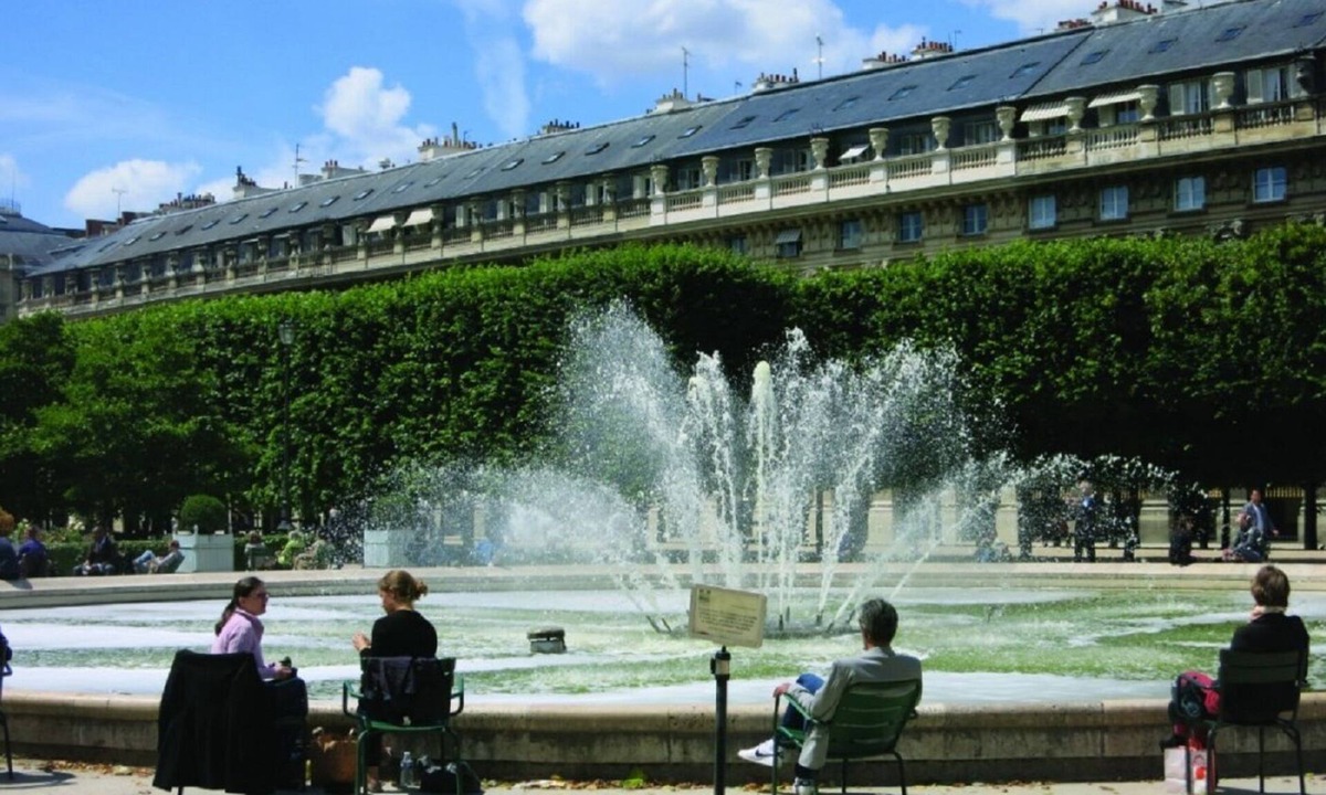 2nd Arrondissement Apartment | A HAVEN OF PEACE NEAR LOUVRE & PALAIS ROYAL!