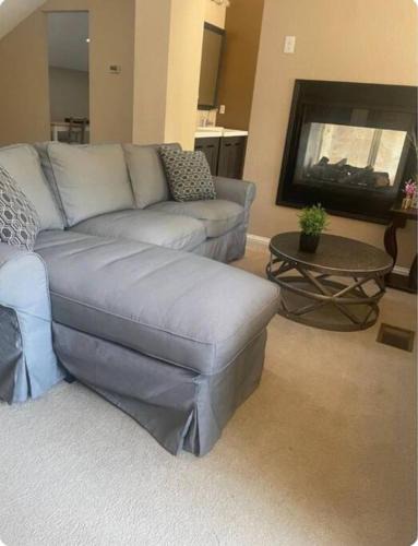 Walnut Creek Apartment | A master suite with own kitchenette and bath