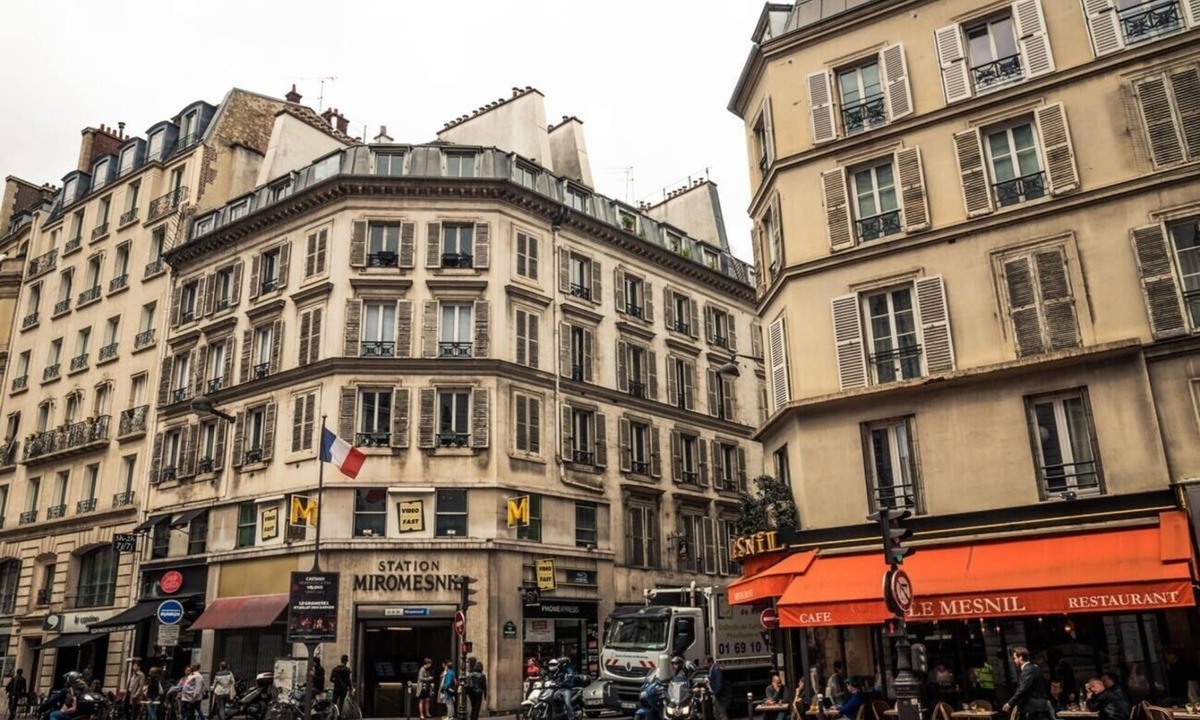 Quartier de la Place-Vendome Apartment | A MODERN HAUSSMANN SANCTUARY — LIGHT-FILLED, ELEGANT & UNMISTAKABLY PARISIAN