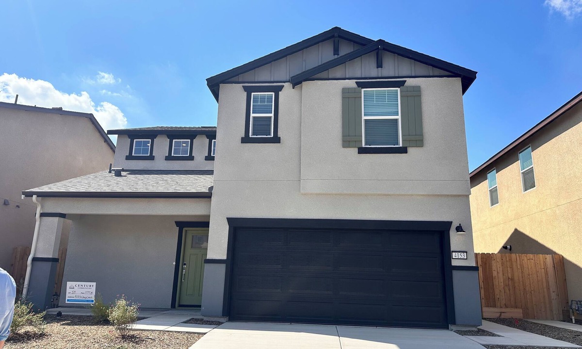 Merced House | A Modern Retreat + Large Backyard + Near UC Merced + Gateway to Yosemite