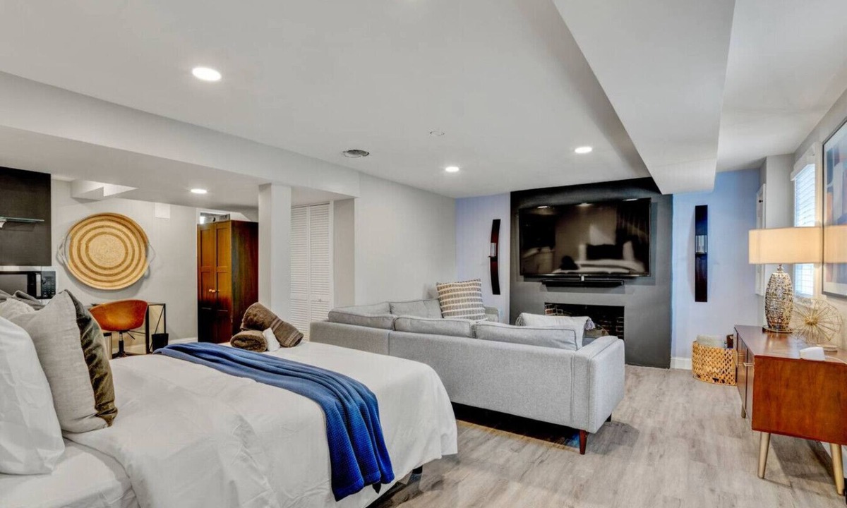 Washington House | A quiet, well-appointed studio, your private DC home base