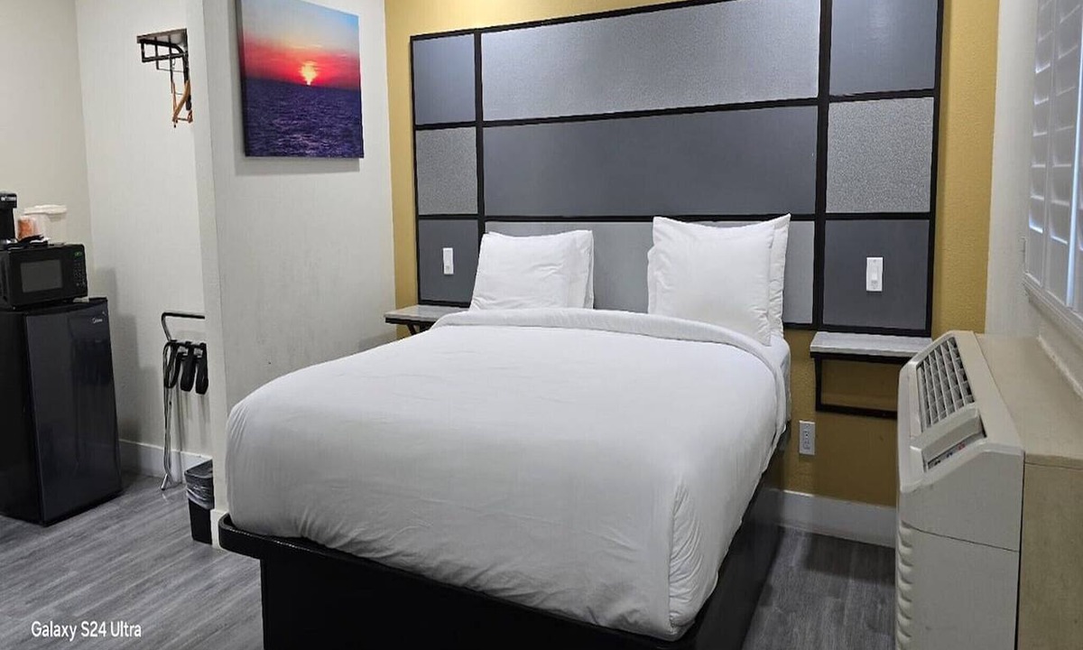 Victorville Apartment | Accessible Queen Bed|Nsmk