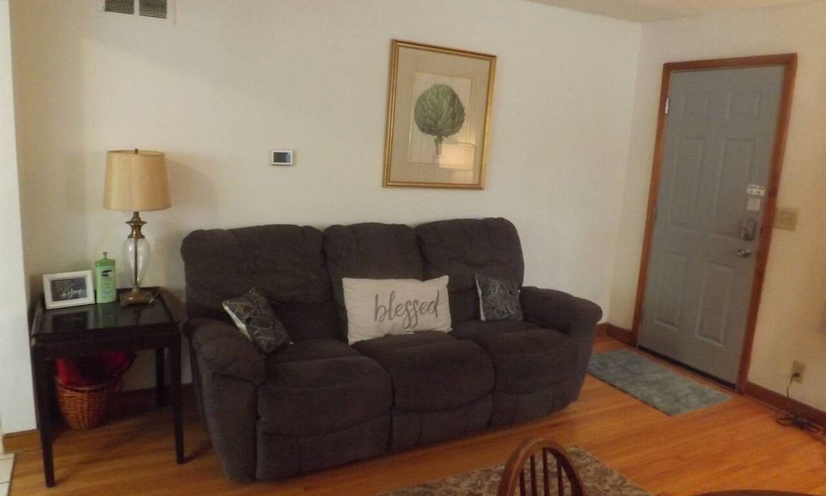 Kutzky Park Apartment | Across from St Marys hospital Covered By Faith 2