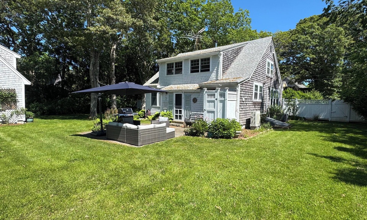 East Chop House | Adorable Oak Bluffs Cottage With Ac On East Chop