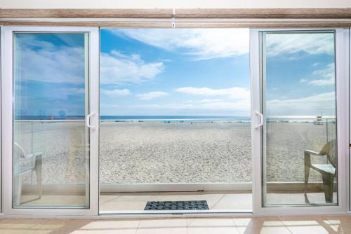 Balboa Peninsula House | Affordable 5Br Oceanfront Home With Pacific Views By Beachview Rentals