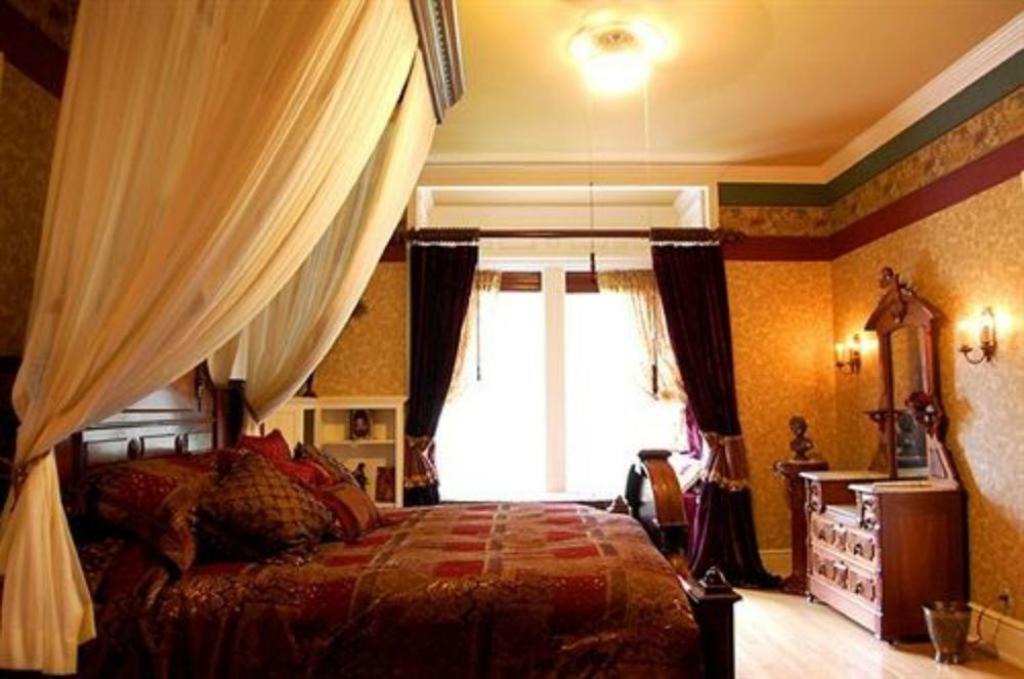 Winona Bed & Breakfast | Alexander Mansion Bed and Breakfast