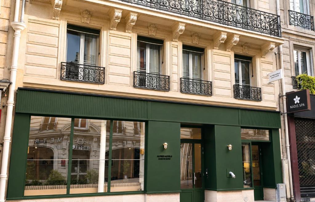 Saint-Vincent-de-Paul Hotel | Alfred Hotels Paris Gare du Nord