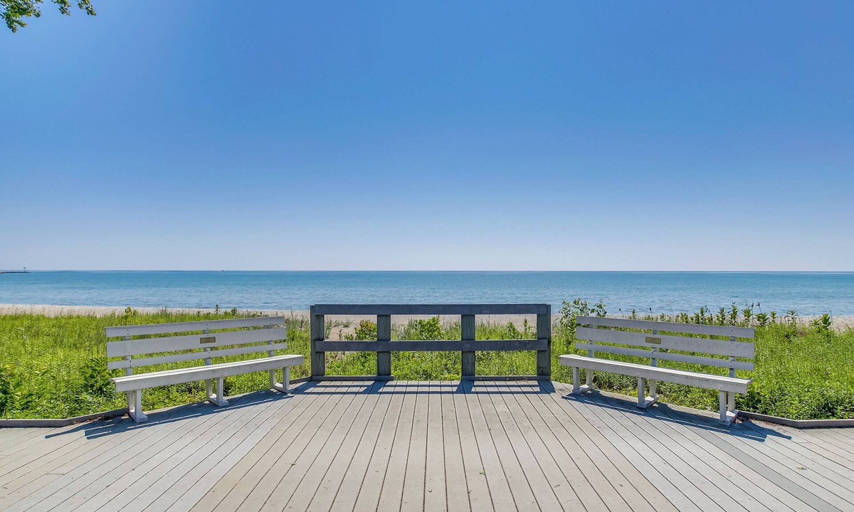 Algoma Cottage | Algoma Victorian - Steps to Lake Michigan!