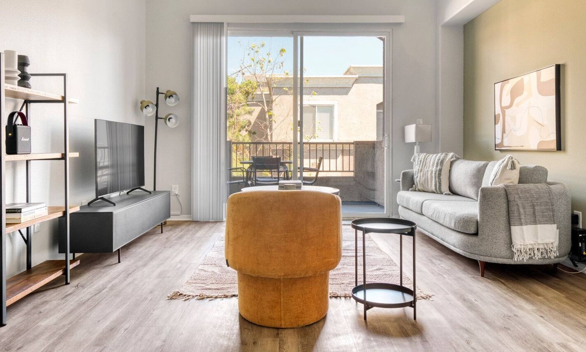 Mar Vista Apartment | Amazing Mar Vista 2BR w/ W/D, nr Venice Beach, by Blueground