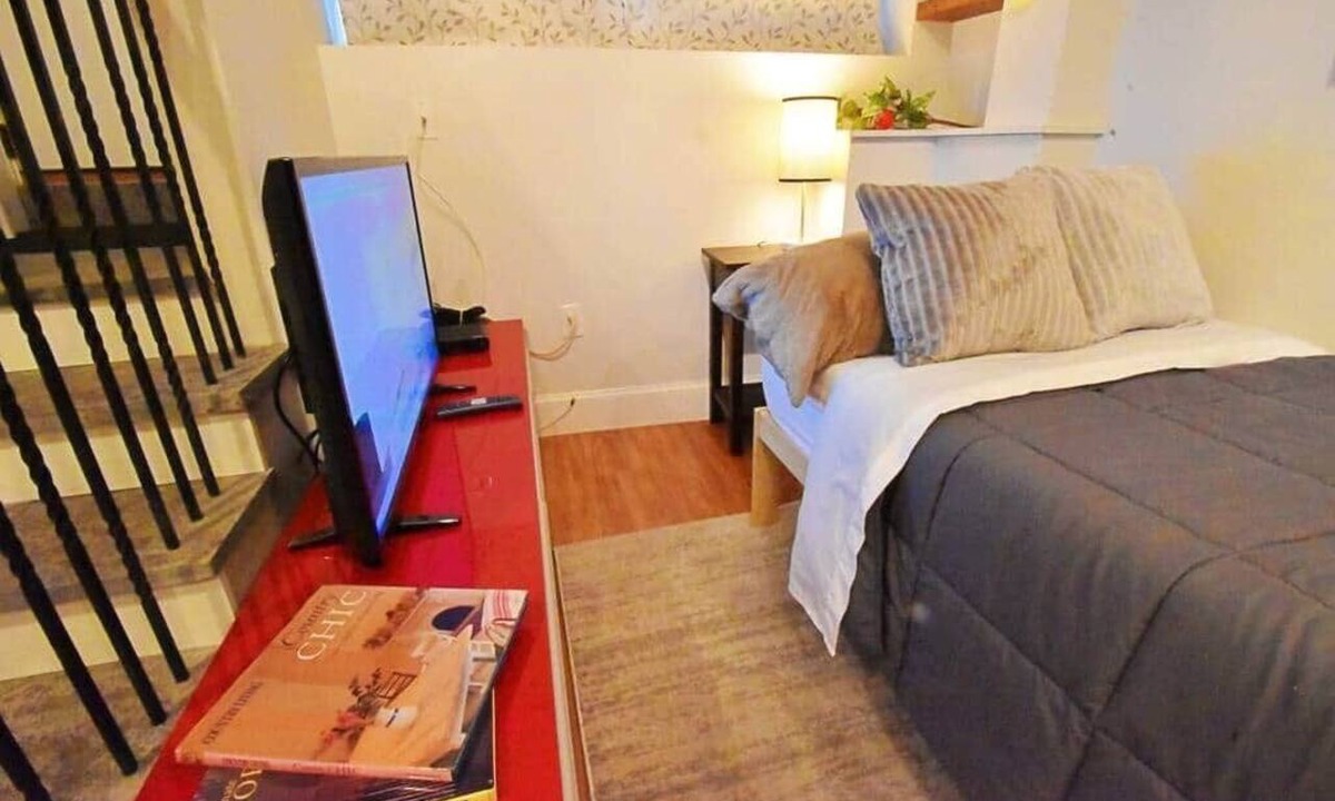 North End Apartment | Amazing price and location /parking -North End (M1S)