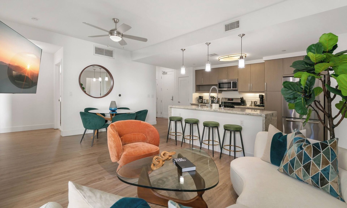Downtown Hotel | Amber Serene Walk to Santa Monica Pier and Beach Zen Retreat Pool Gym