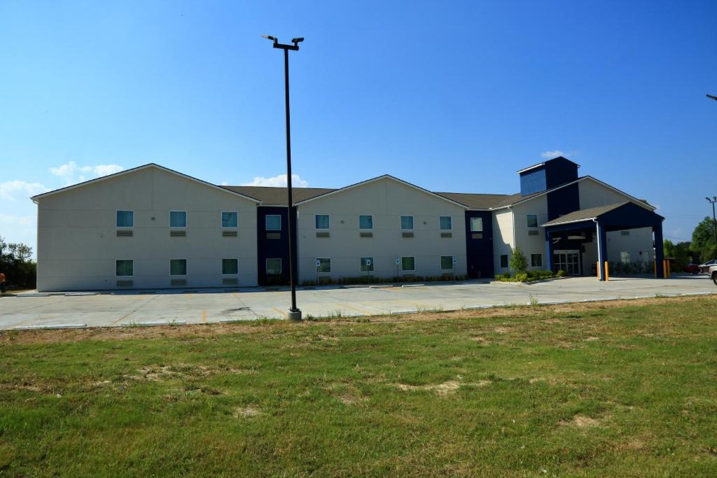 Prairieville Hotel | Americas Best Value Inn & Suites-Prairieville