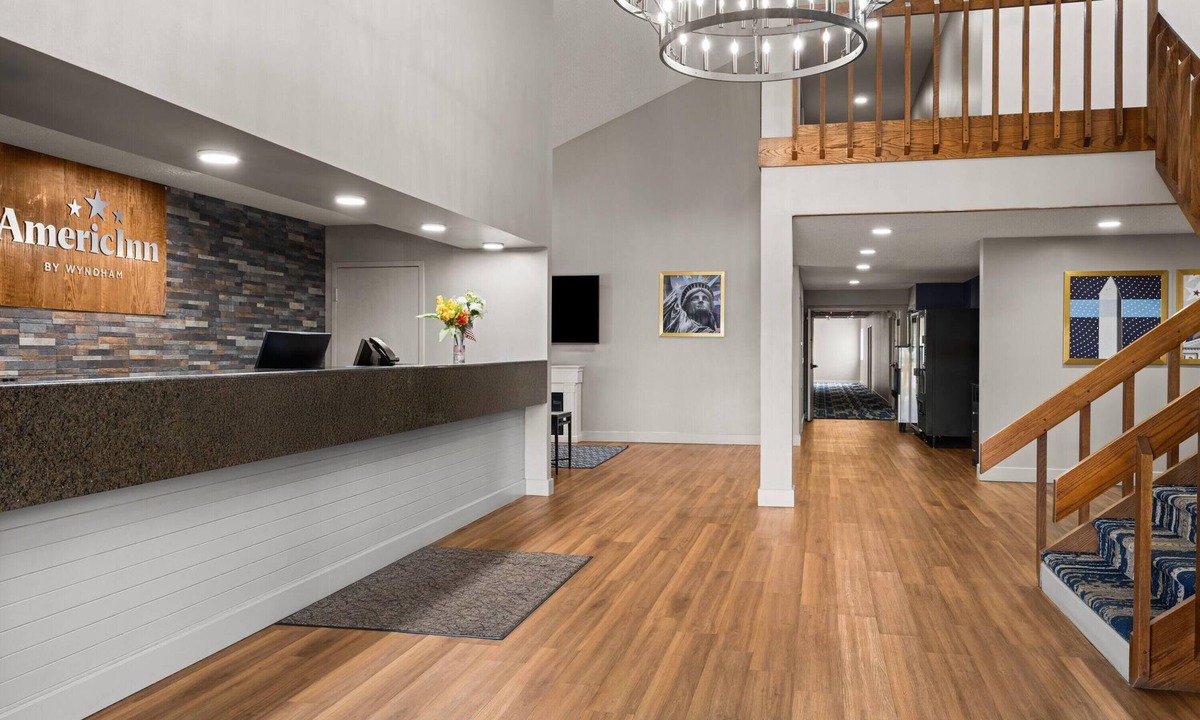 Marshfield Hotel | AmericInn by Wyndham Marshfield
