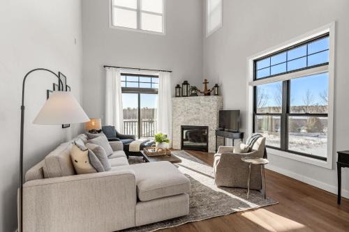 Egg Harbor House | Anchor Point Condo by Simple Life Rentals