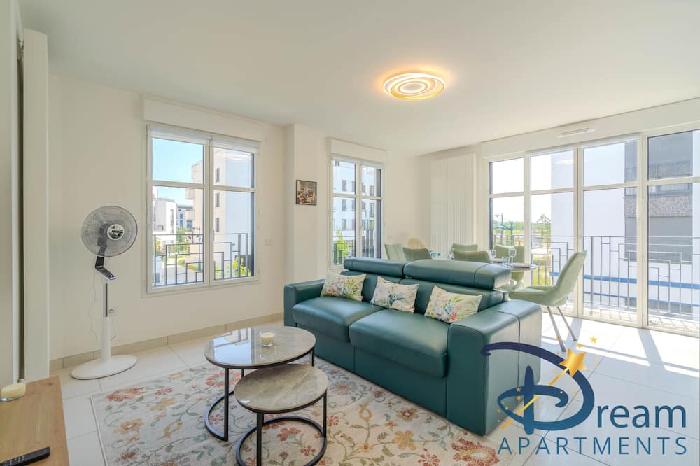 Chessy Apartment | Apartment-Apartment-Ensuite with Shower-City view