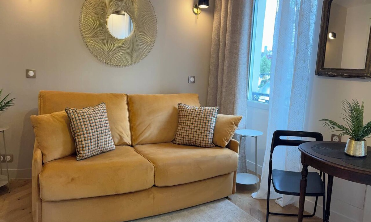 Vanves Apartment | Apartment in Southern Paris/Metro/Parking