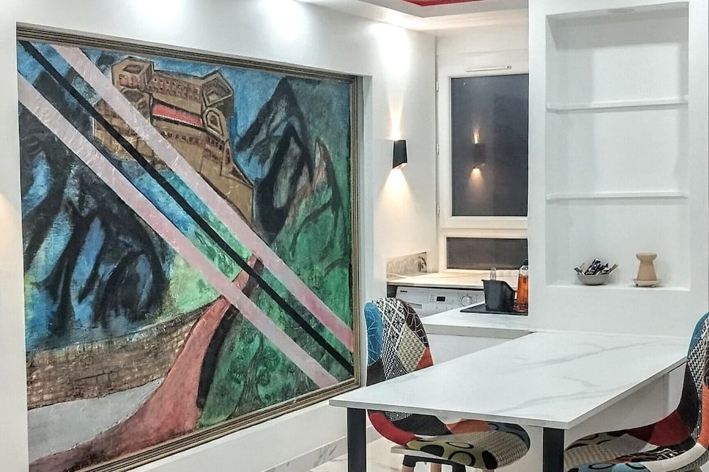 Survilliers Apartment | Apartment "Le Cocoon Des Lierres" with Balcony and Wi-Fi