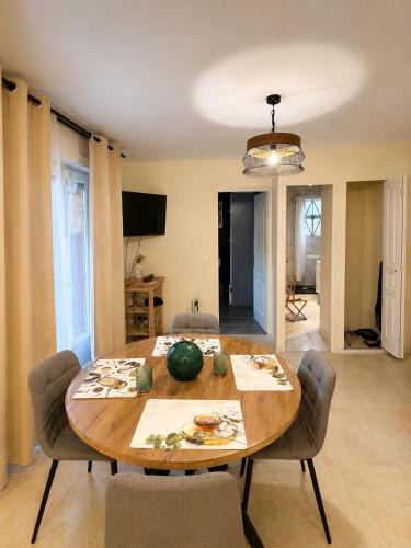 Beaumont-sur-Oise Apartment | Appartement avec place de parking privé et jardin
